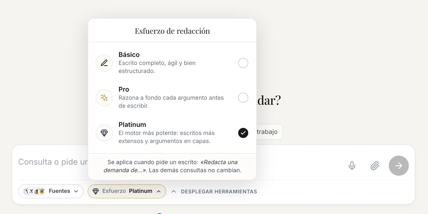 El selector «Esfuerzo de redacción» abierto en la caja del chat: Básico, Pro y Platinum, con Platinum marcado.